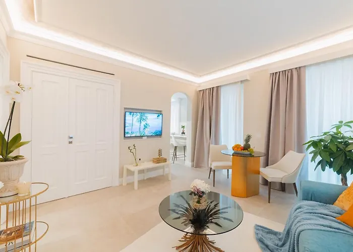 Naxi Suites