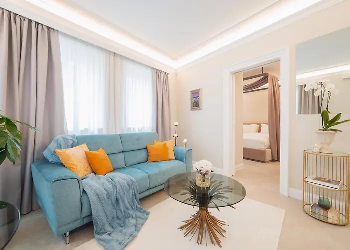 Naxi Suites